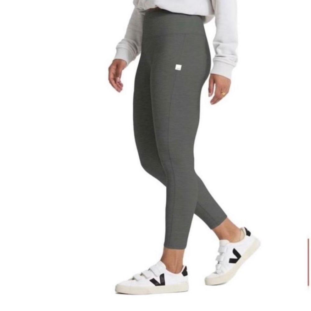 Women's Vuori Bayview Thermal Pant in Gray.